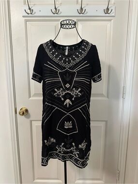 Monoreno Black Tunic Top with White Embroidery